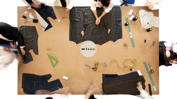 Apre domani al pubblico Tailoring school. A journe...