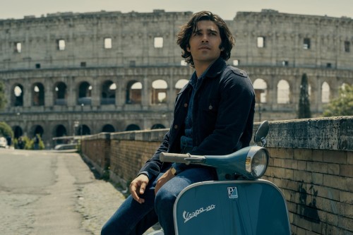 Giuseppe Maggio è Luigi Poggi in ''Mrs Playmen'' ...